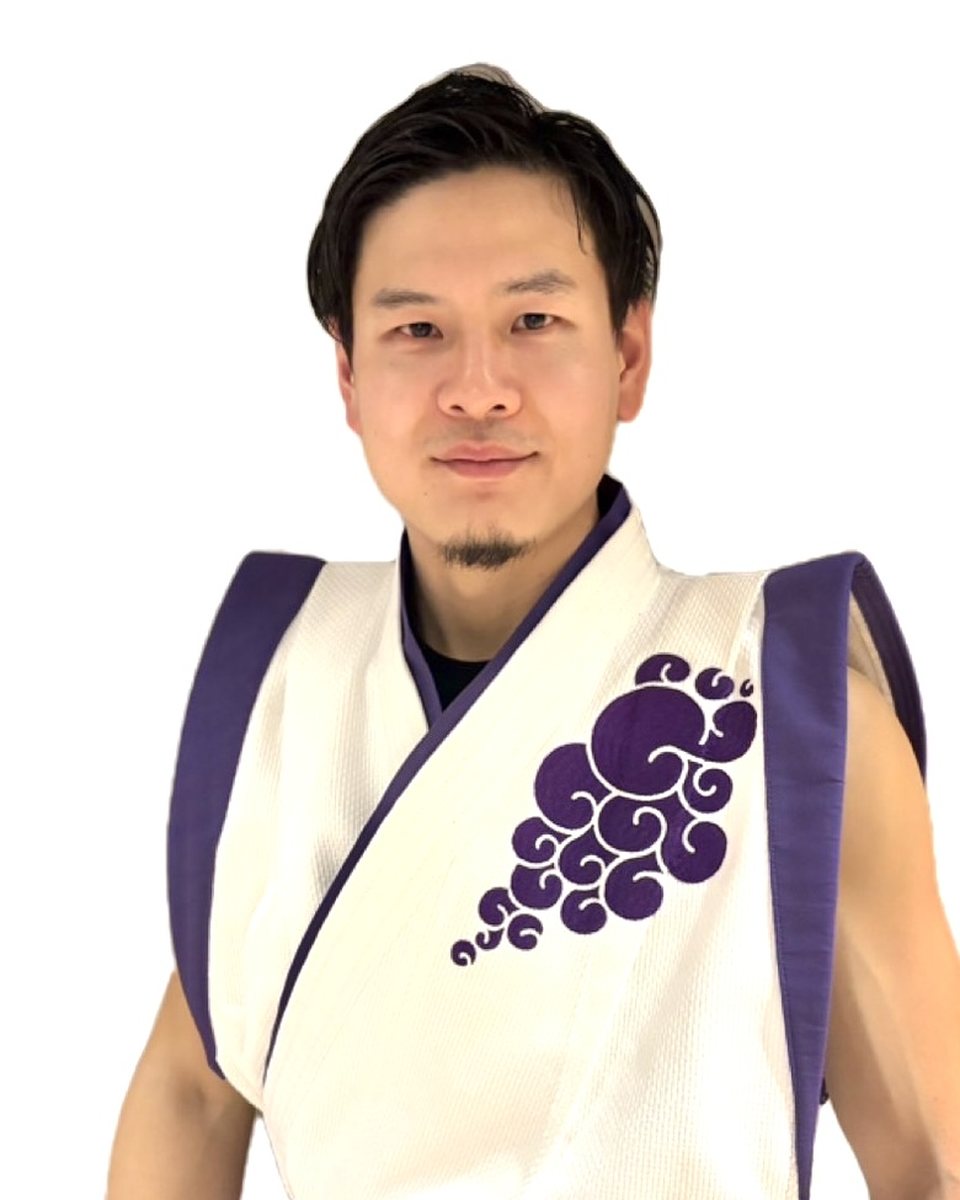舞台衣装姿の及川 耀平